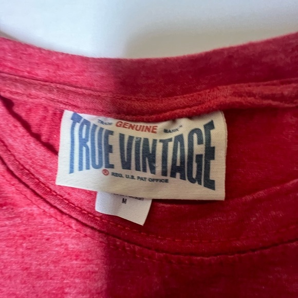 COCA-COLA LOGO TRUE VINTAGE RED GRAPHIC SHIRT. CREW NECK. SIZE MEDIUM
UNISEX - Picture 8 of 8